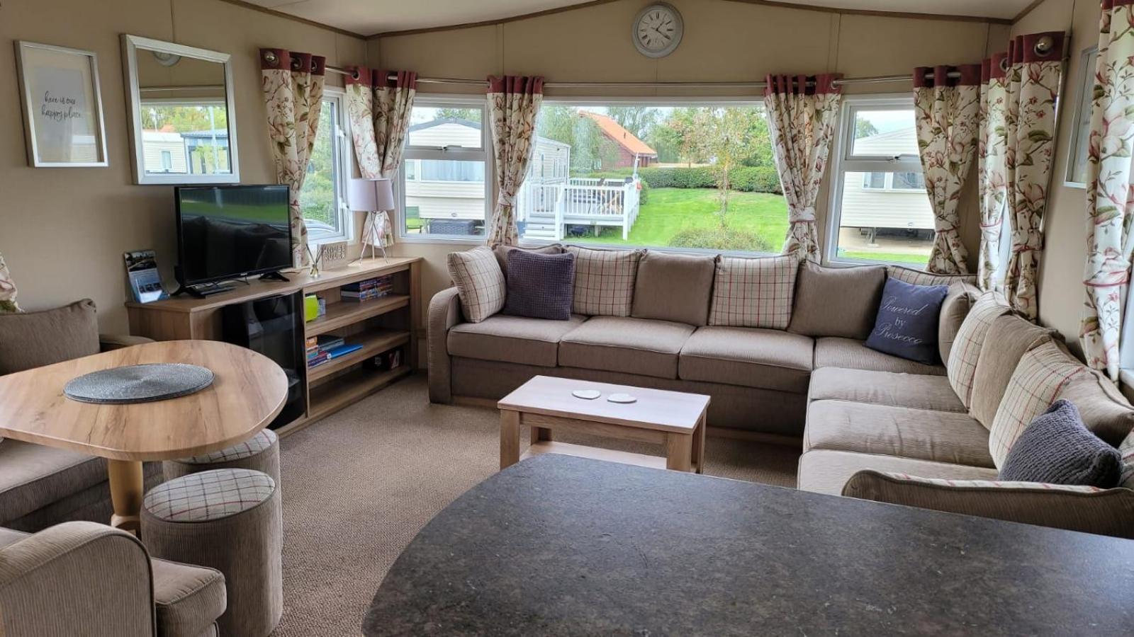 Tattershall Lakes Kingfisher Caravan 8 Berth With Hot Tub & Wifi Ngoại thất bức ảnh