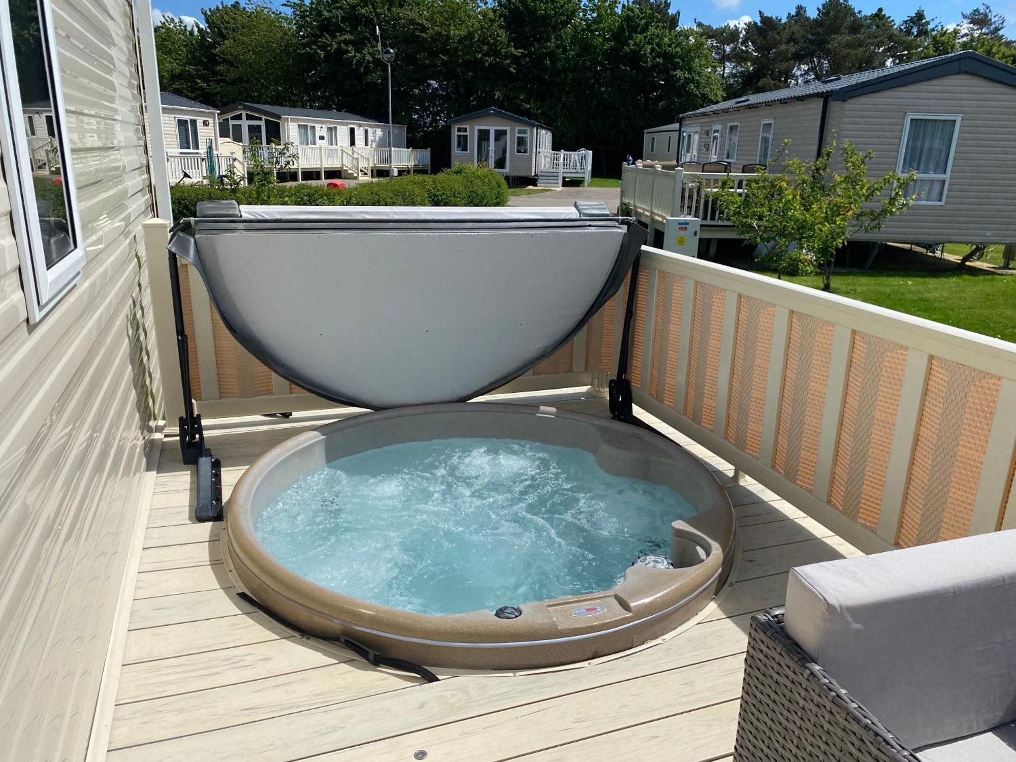Tattershall Lakes Kingfisher Caravan 8 Berth With Hot Tub & Wifi Ngoại thất bức ảnh